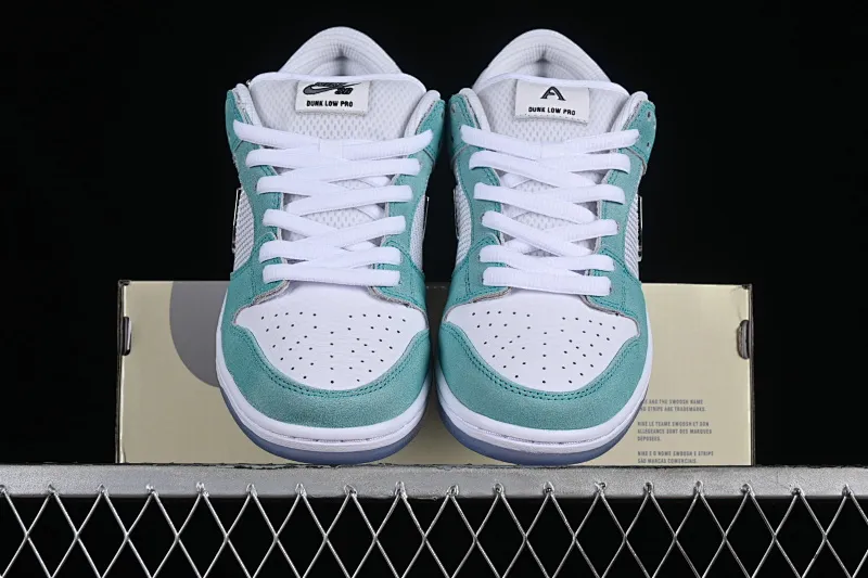 All Categories Nk SB Dunk Series Nk SB Dunk Low Low-top sneakers Pure original April Skateboards x Nk SB Dunk Low joint model Frozen Rose SB smashed backboard fashion casual sneakers FD2562-400